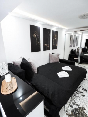 Black&White mountain - ADULTS ONLY Petroşani